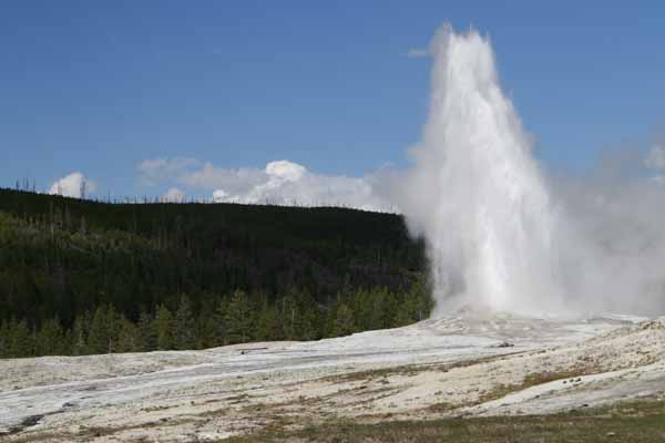 Yellowstone Old Faithful geyser