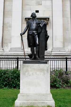 George-Washington-statue-outside-National-Gallery